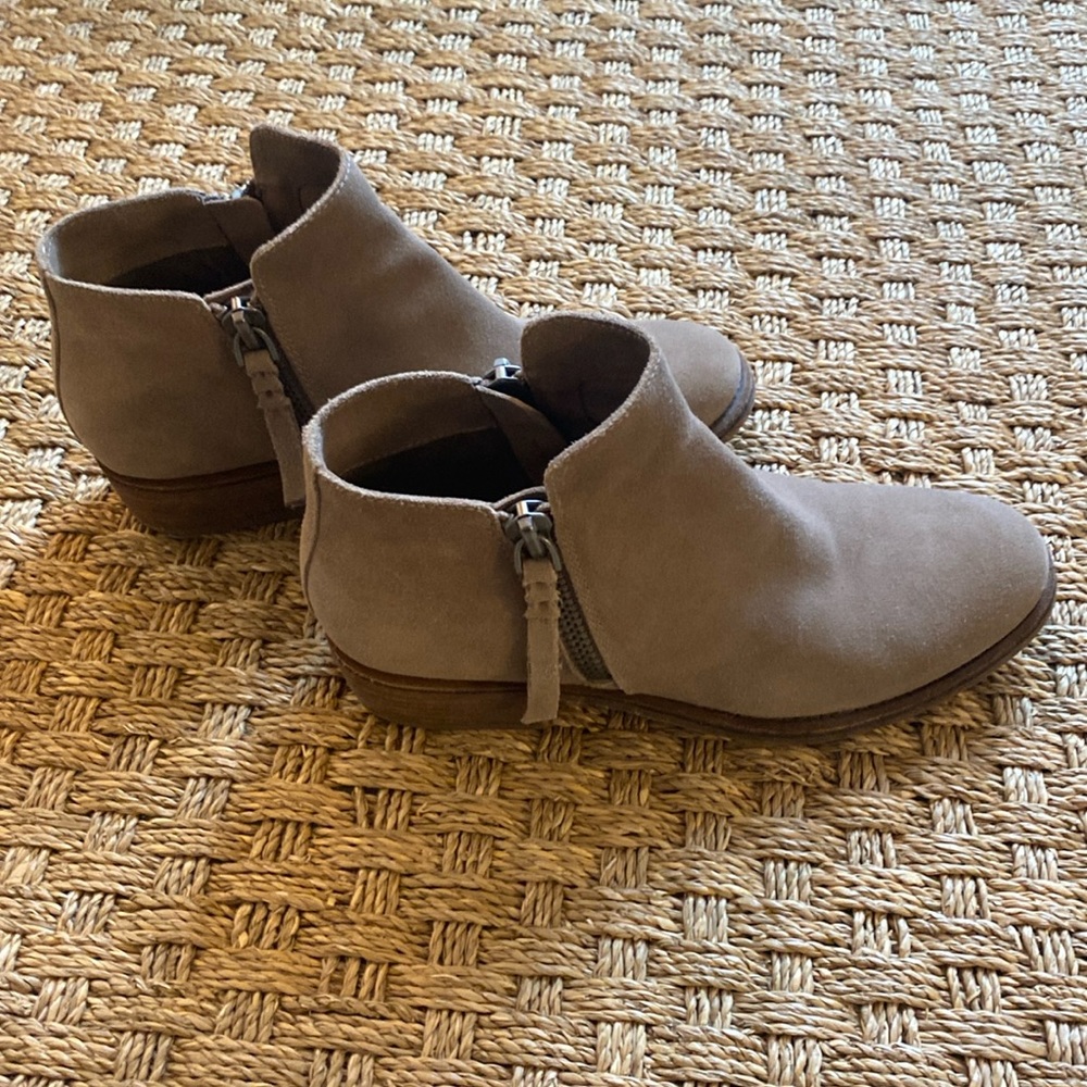 Dolce Vita size 9 booties